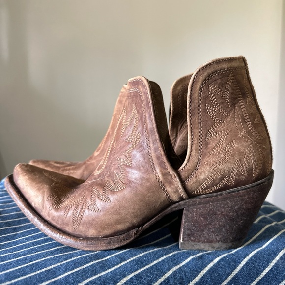 Ariat Tan Western Ankle Booties - Picture 3 of 5